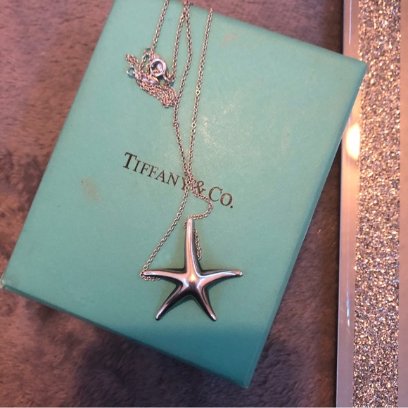 Tiffany & Co Elsa Peretti's Medium Starfish Pendant Necklace. - Picture 2 of 3